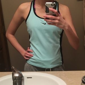 NIKE✔️workout tanktop with built in bra